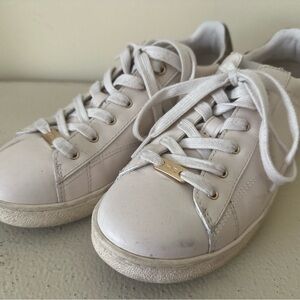Women’s Coach Tennis Shoes size 7.5 good condition